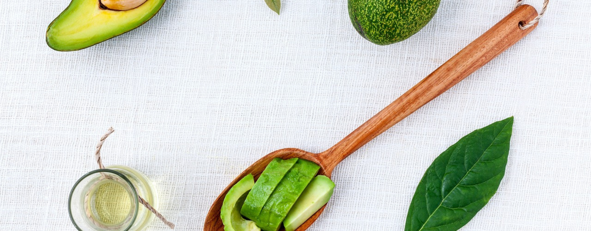 Huile végétale d'Avocat : bienfaits et utilisations en cosmétique naturelle  et en nutrition