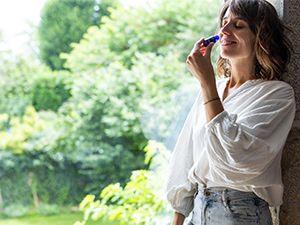 Accepter ses émotions pour mieux les vivre : quelles huiles essentielles pour accompagner les émotions débordantes ?