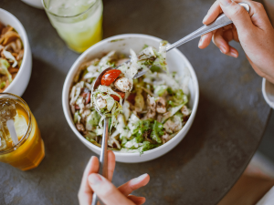 Alimentation Vata : le guide complet pour équilibrer votre dosha