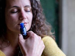 Burn-in, burn-out : comment les huiles essentielles peuvent aider à retrouver l’équilibre émotionnel ?